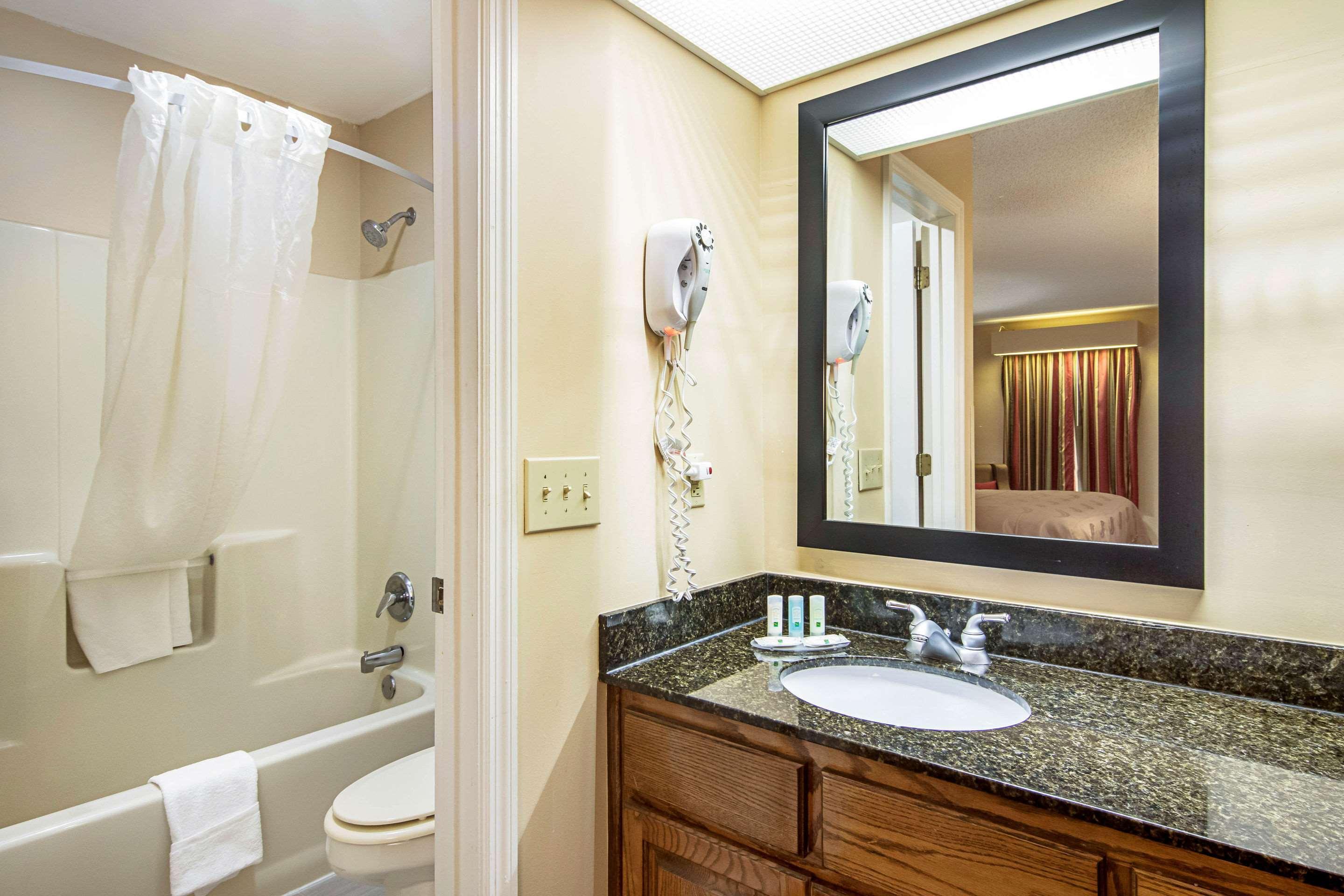 Quality Inn Thomaston Bagian luar foto