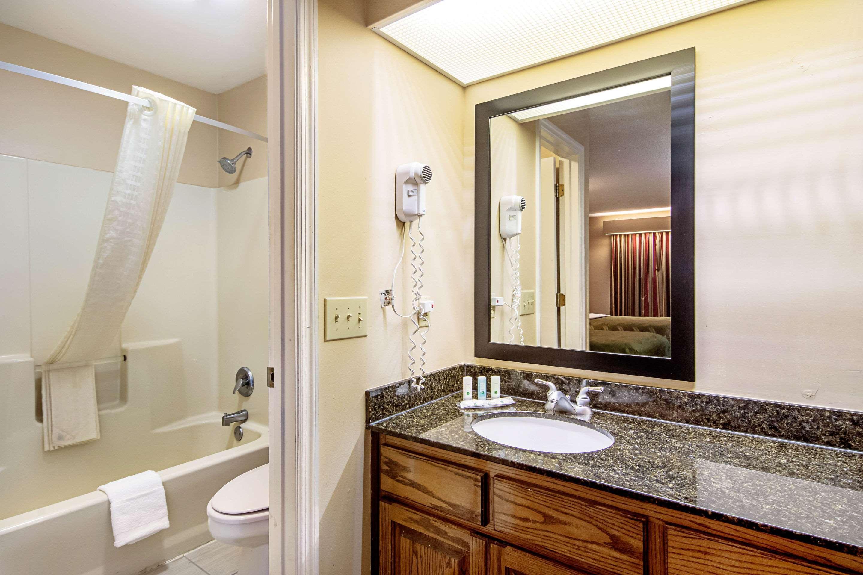Quality Inn Thomaston Bagian luar foto